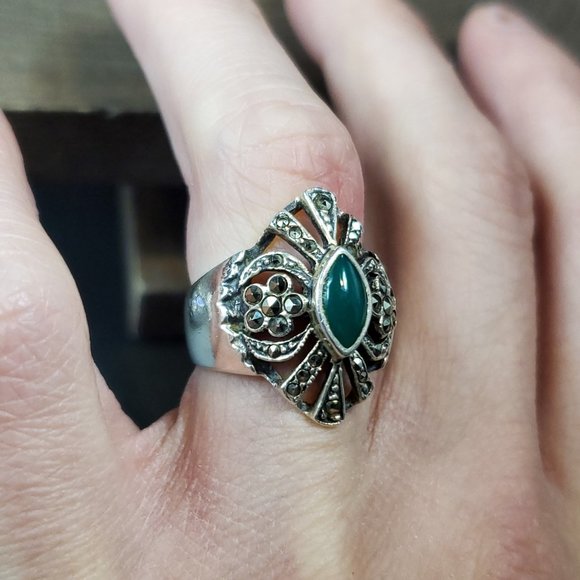 Size 6 925 Sterling Silver Nephrite Stone And Marcasite Accents Ring - Picture 4 of 8